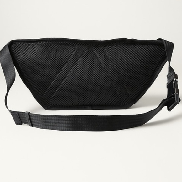 Excursion Large Belt Bag Black Like New - Picture 4 of 11